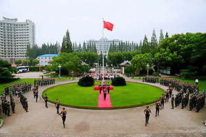 上海IEC中日融合課程升旗臺