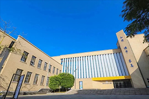 北京師范大學珠海分校附屬外國語學校國際部校門口