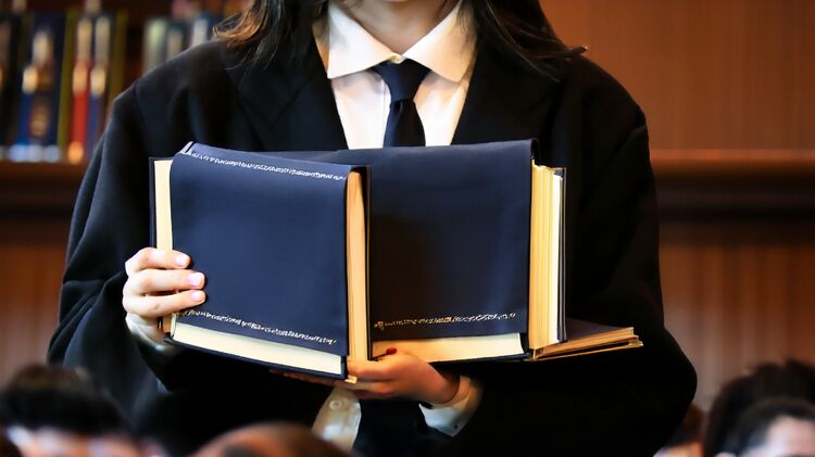 鼎石國際學(xué)?？诒?>
                                </div>
                                <div   id=